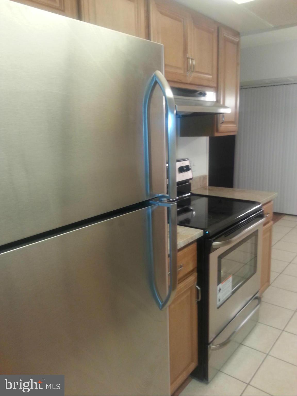 2202 Castle Rock Square, Unit 11C Reston, VA 20191 - Photo 6 of 23 Kitchen