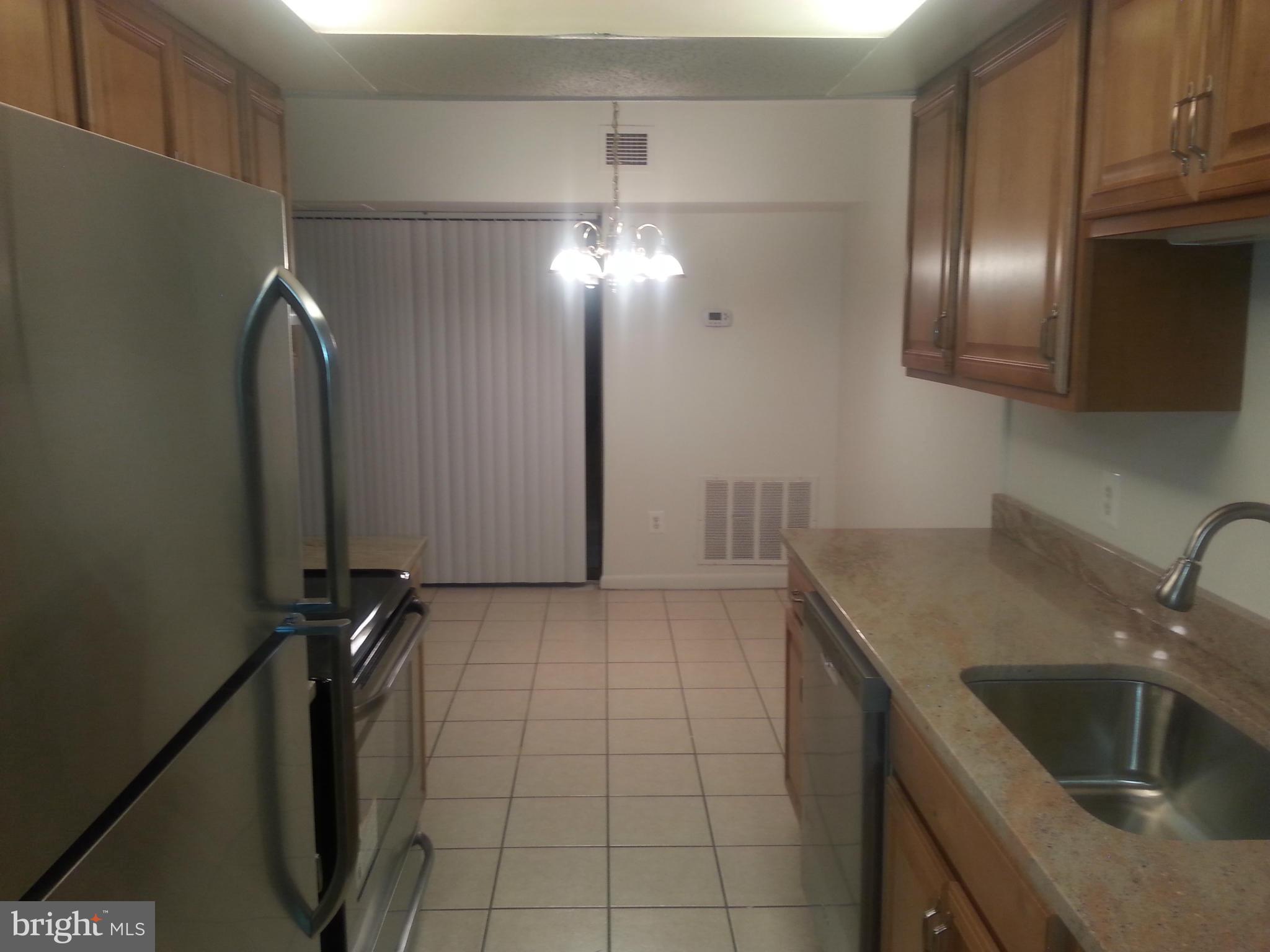 2202 Castle Rock Square, Unit 11C Reston, VA 20191 - Photo 7 of 23 Kitchen