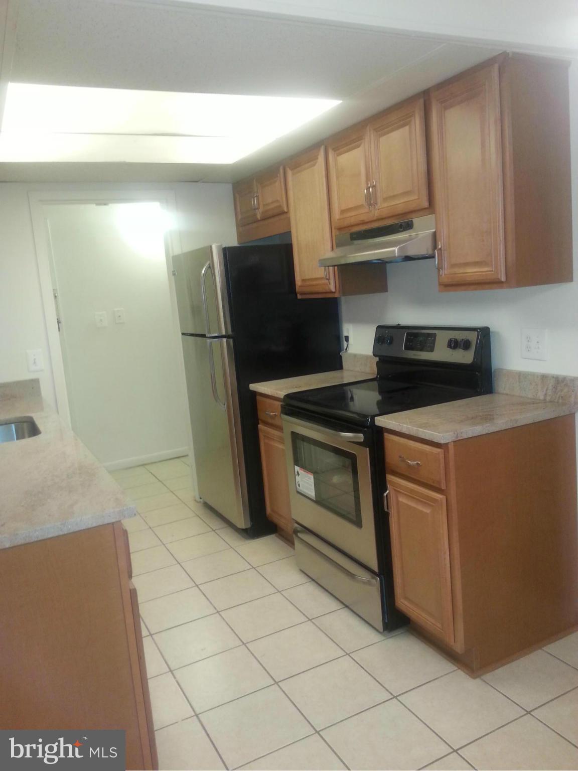 2202 Castle Rock Square, Unit 11C Reston, VA 20191 - Photo 9 of 23 Kitchen