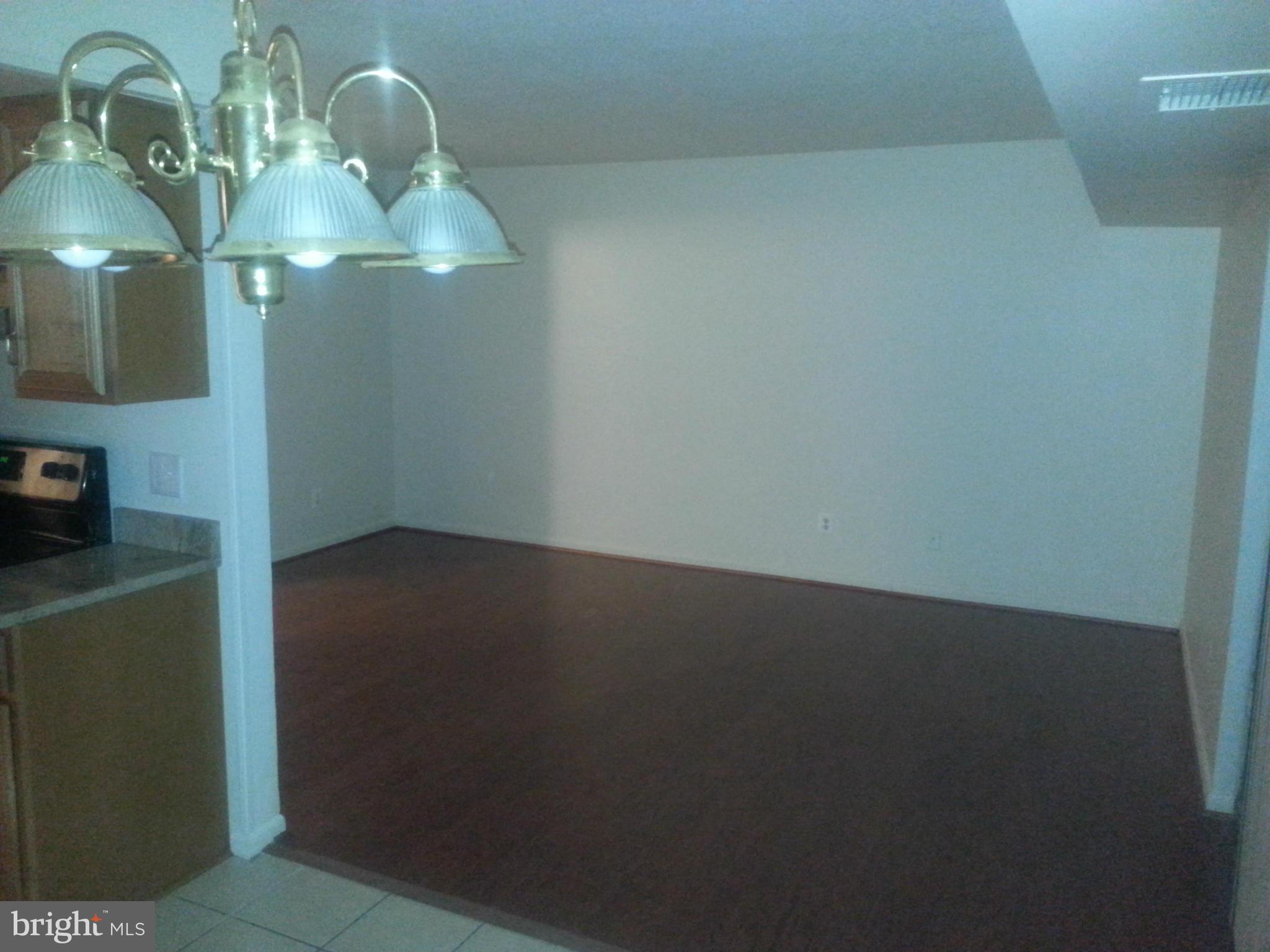 2202 Castle Rock Square, Unit 11C Reston, VA 20191 - Photo 10 of 23 Living Room