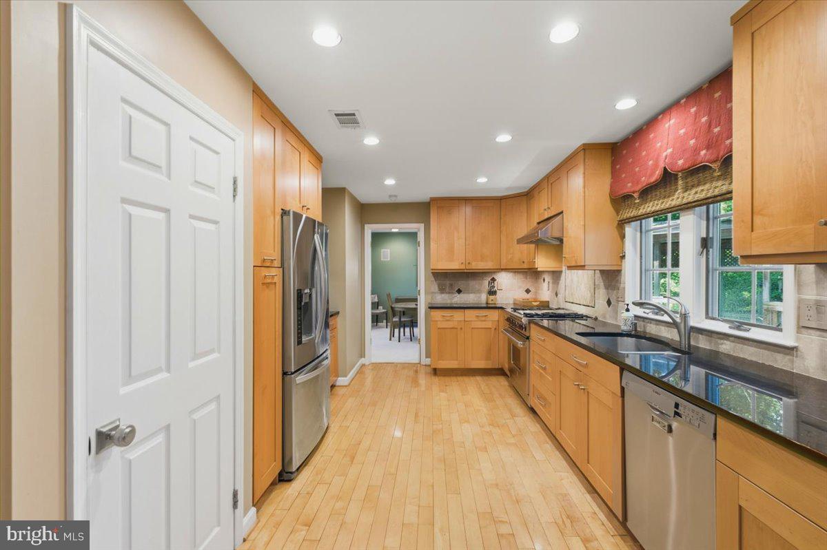 5803 Hall Street Burke, VA 22015 - Photo 21 of 77