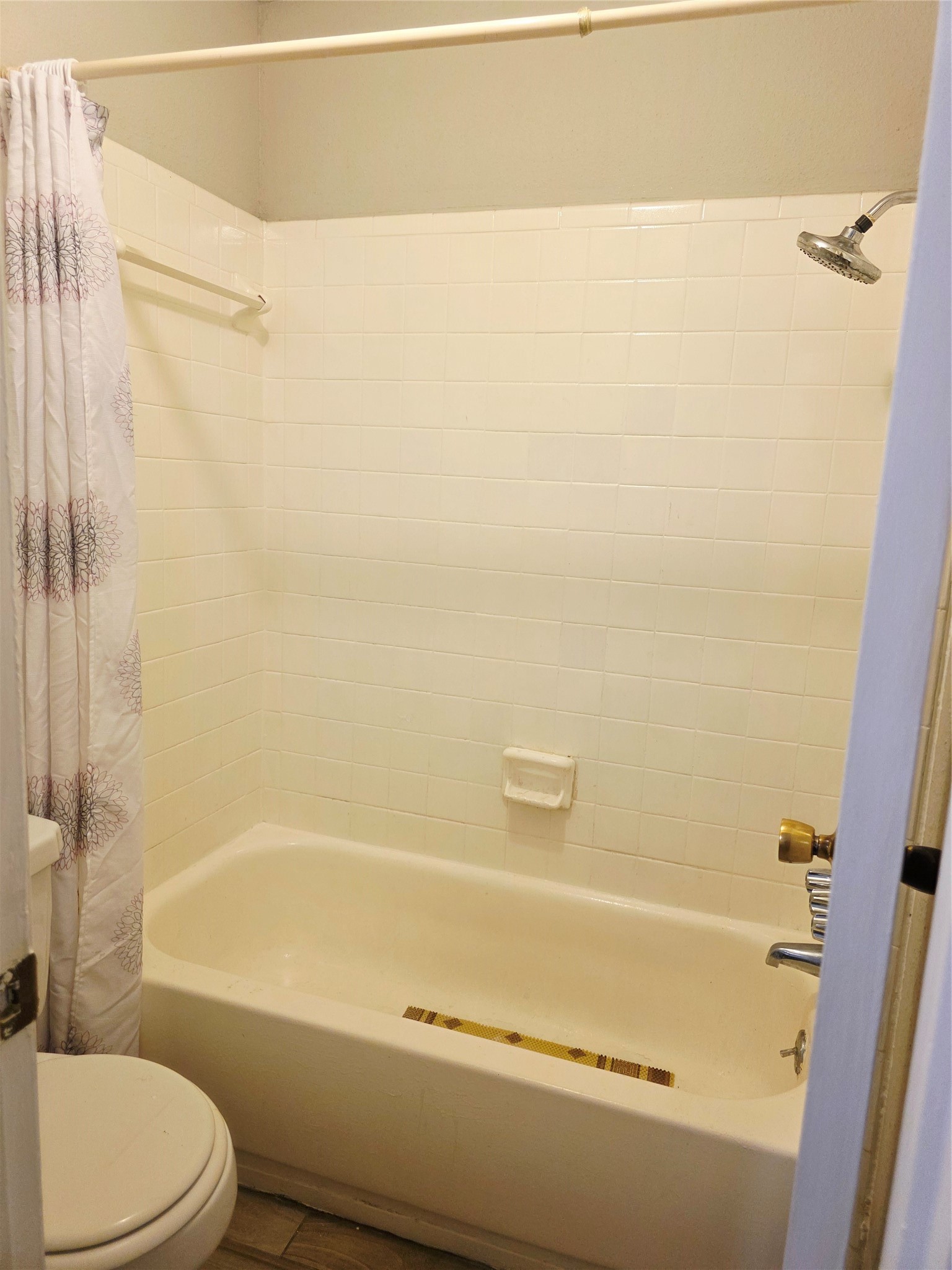6200 West Tidwell Road, Unit 1702 Houston, TX 77092 - Photo 16 of 24 a bathroom with a bathtub and a shower