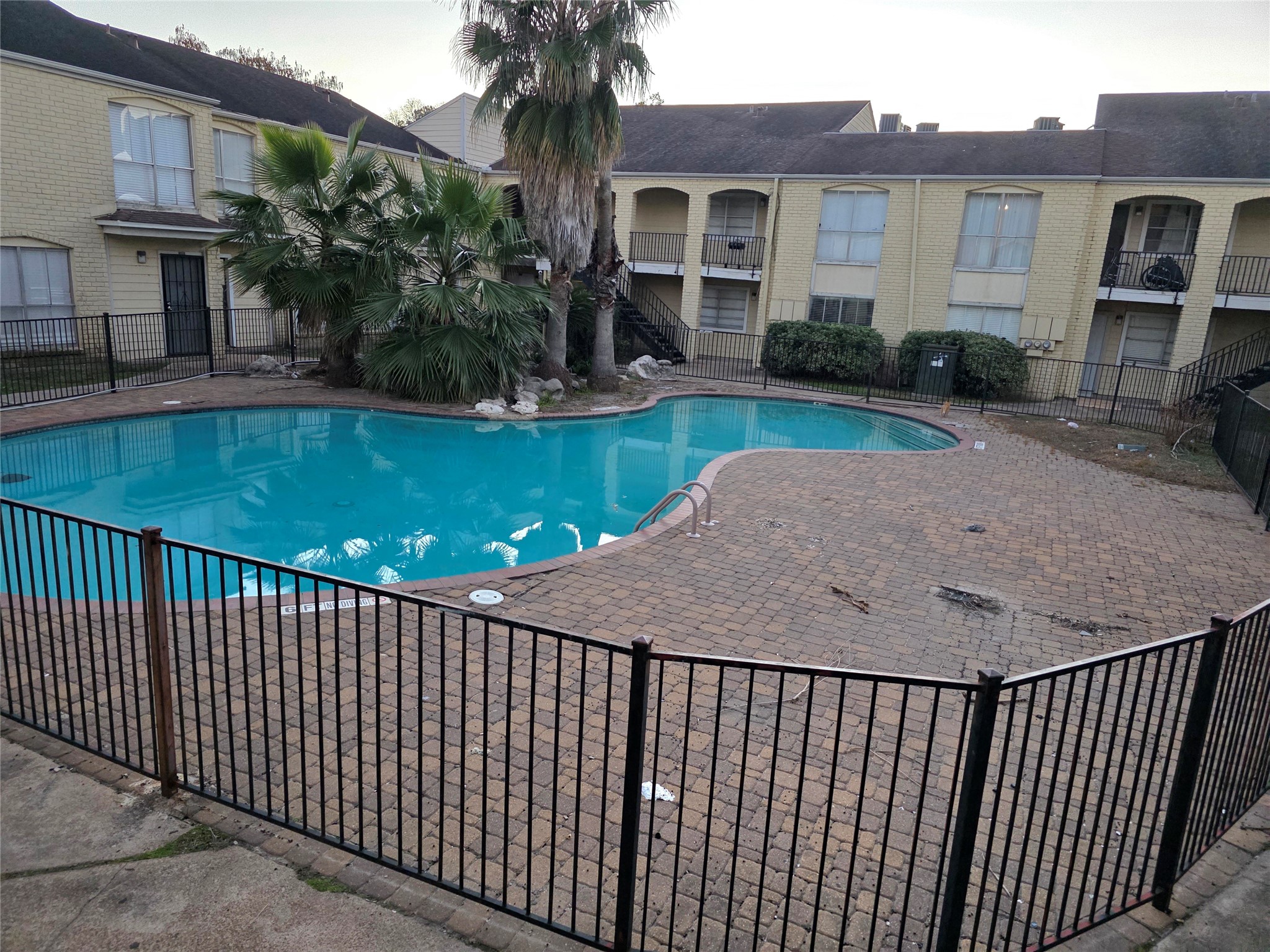 6200 West Tidwell Road, Unit 1702 Houston, TX 77092 - Photo 23 of 24 a balcony view with a garden space