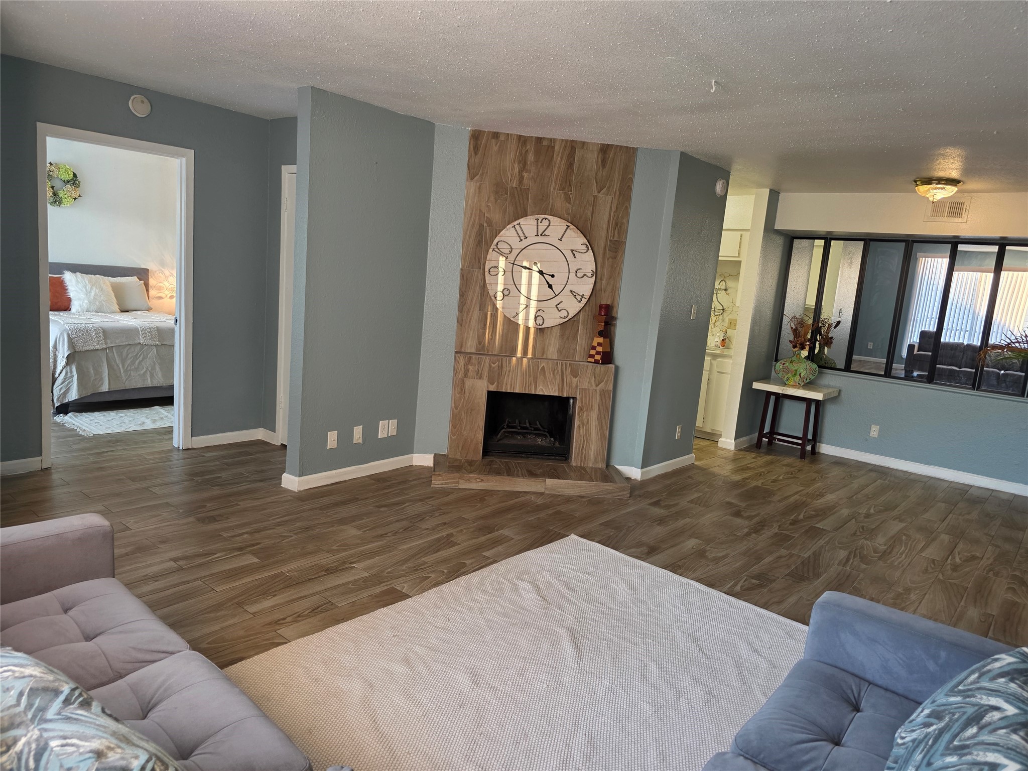 6200 West Tidwell Road, Unit 1702 Houston, TX 77092 - Photo 4 of 24 a living room with furniture and a fireplace
