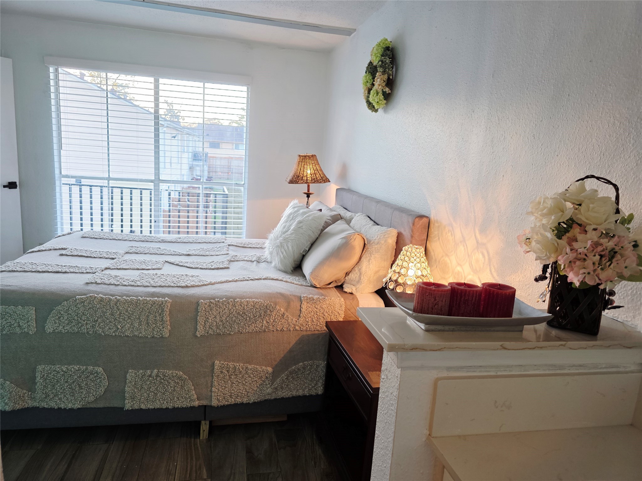 6200 West Tidwell Road, Unit 1702 Houston, TX 77092 - Photo 9 of 24 a bedroom with a bed and window