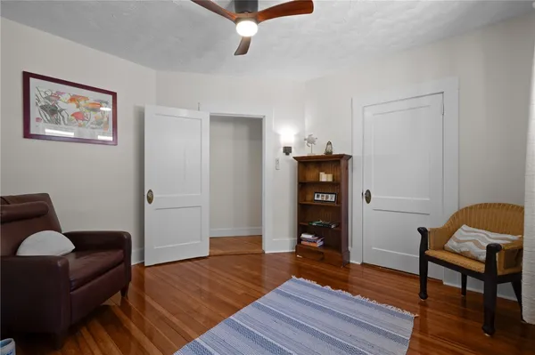 $4,000 | 25 Peckham Avenue, Newport, RI 02840