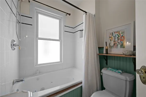 $4,000 | 25 Peckham Avenue, Newport, RI 02840