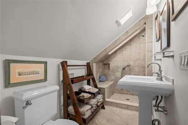 $4,000 | 25 Peckham Avenue, Newport, RI 02840