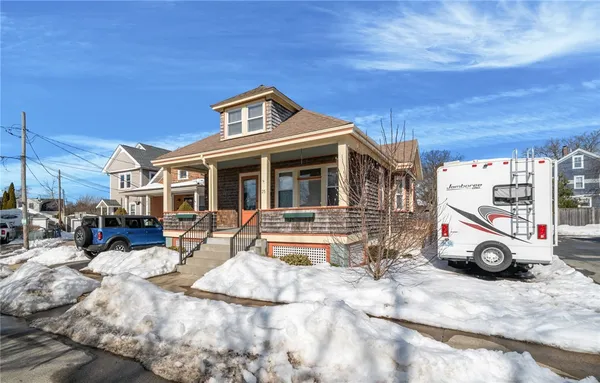 $4,000 | 25 Peckham Avenue, Newport, RI 02840