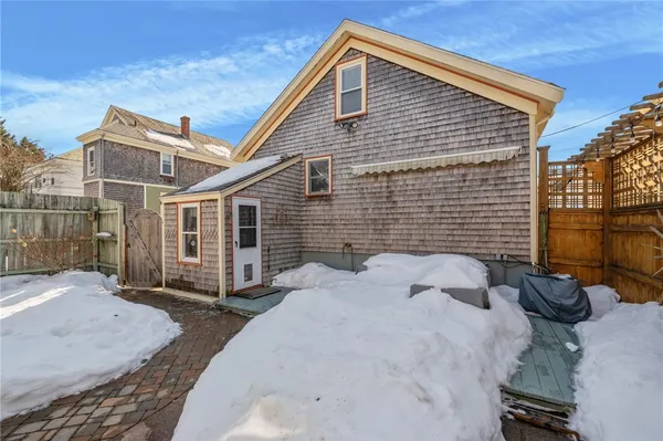 $4,000 | 25 Peckham Avenue, Newport, RI 02840