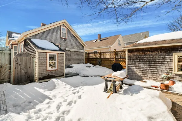$4,000 | 25 Peckham Avenue, Newport, RI 02840