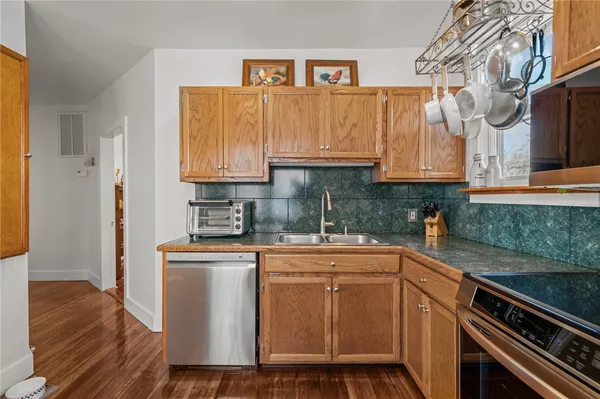 $4,000 | 25 Peckham Avenue, Newport, RI 02840