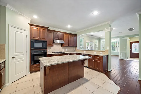 $3,000 | 2626 Couch Street, Houston, TX 77008