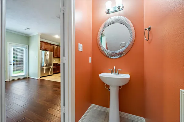 $3,000 | 2626 Couch Street, Houston, TX 77008