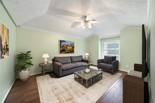 $3,000 | 2626 Couch Street, Houston, TX 77008