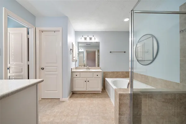 $3,000 | 2626 Couch Street, Houston, TX 77008