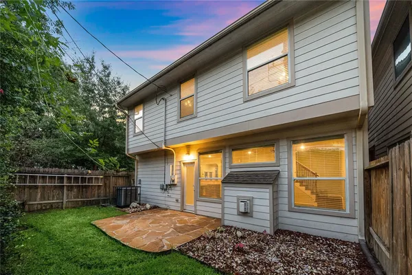 $3,000 | 2626 Couch Street, Houston, TX 77008