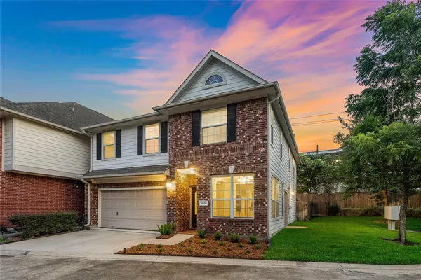 $3,000 | 2626 Couch Street, Houston, TX 77008