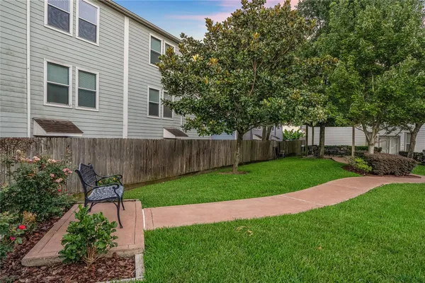 $3,000 | 2626 Couch Street, Houston, TX 77008
