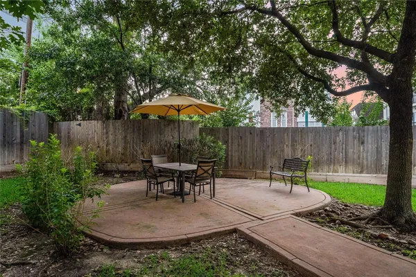 $3,000 | 2626 Couch Street, Houston, TX 77008