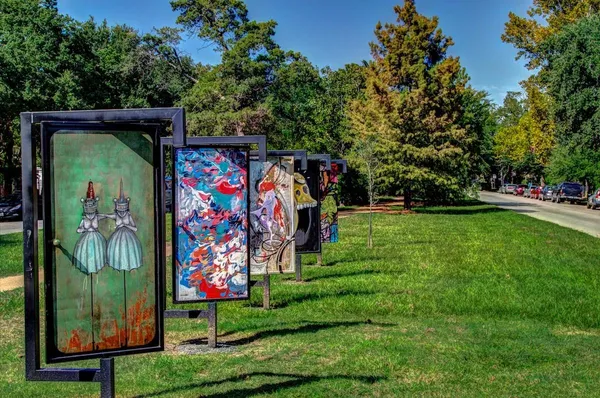 $3,000 | 2626 Couch Street, Houston, TX 77008