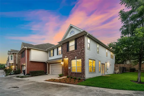 $3,000 | 2626 Couch Street, Houston, TX 77008