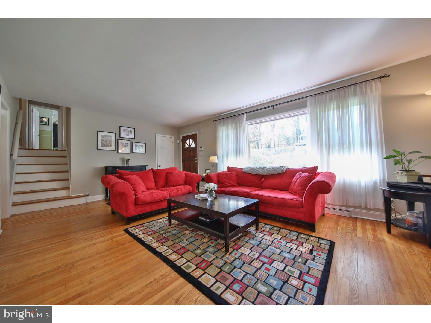 771 Red Oak Terrace Wayne, PA 19087 - Photo 4 of 25 Living Room