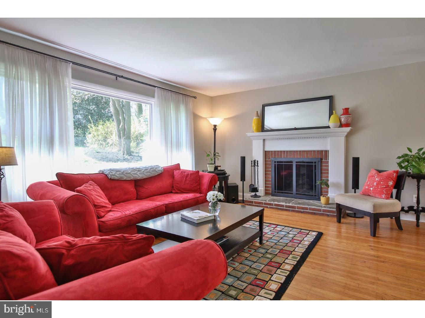 771 Red Oak Terrace Wayne, PA 19087 - Photo 5 of 25 Living Room