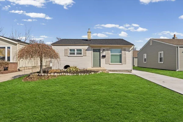 $180,000 | 647 East Brockton Avenue, Madison Heights, MI 48071