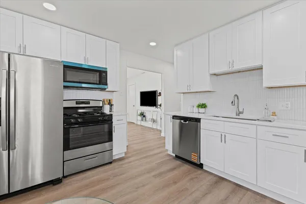 $180,000 | 647 East Brockton Avenue, Madison Heights, MI 48071