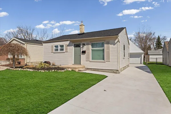 $180,000 | 647 East Brockton Avenue, Madison Heights, MI 48071