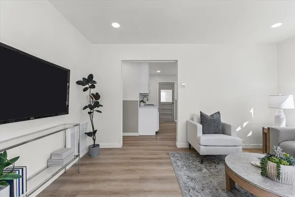 $180,000 | 647 East Brockton Avenue, Madison Heights, MI 48071