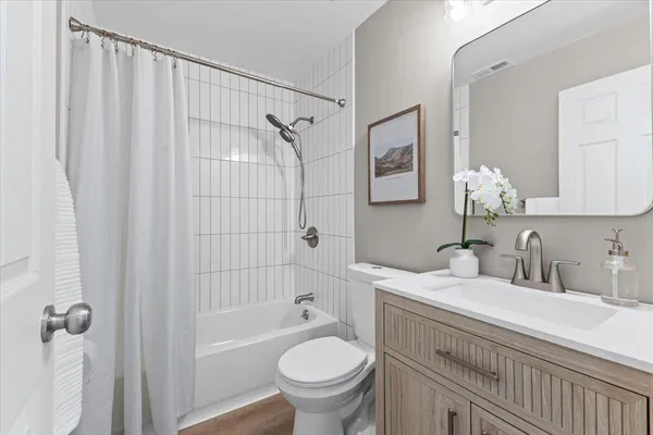 $180,000 | 647 East Brockton Avenue, Madison Heights, MI 48071