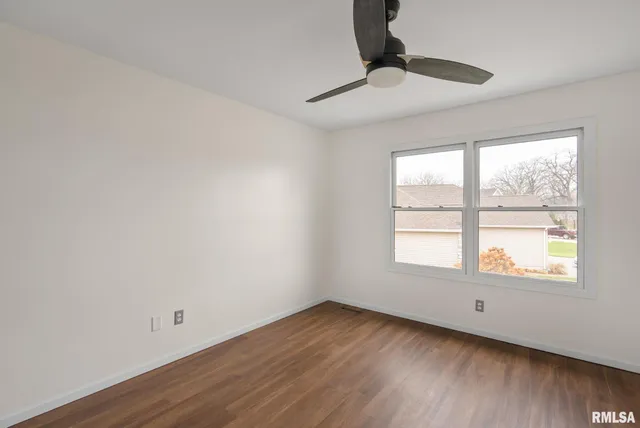 $489,900 | 1600 East 5th Street, Coal Valley, IL 61240