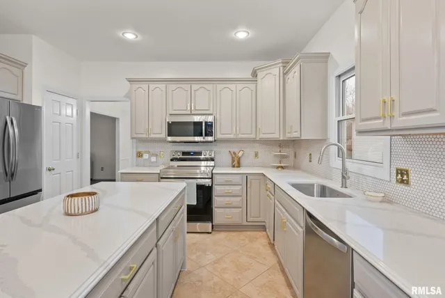 $489,900 | 1600 East 5th Street, Coal Valley, IL 61240