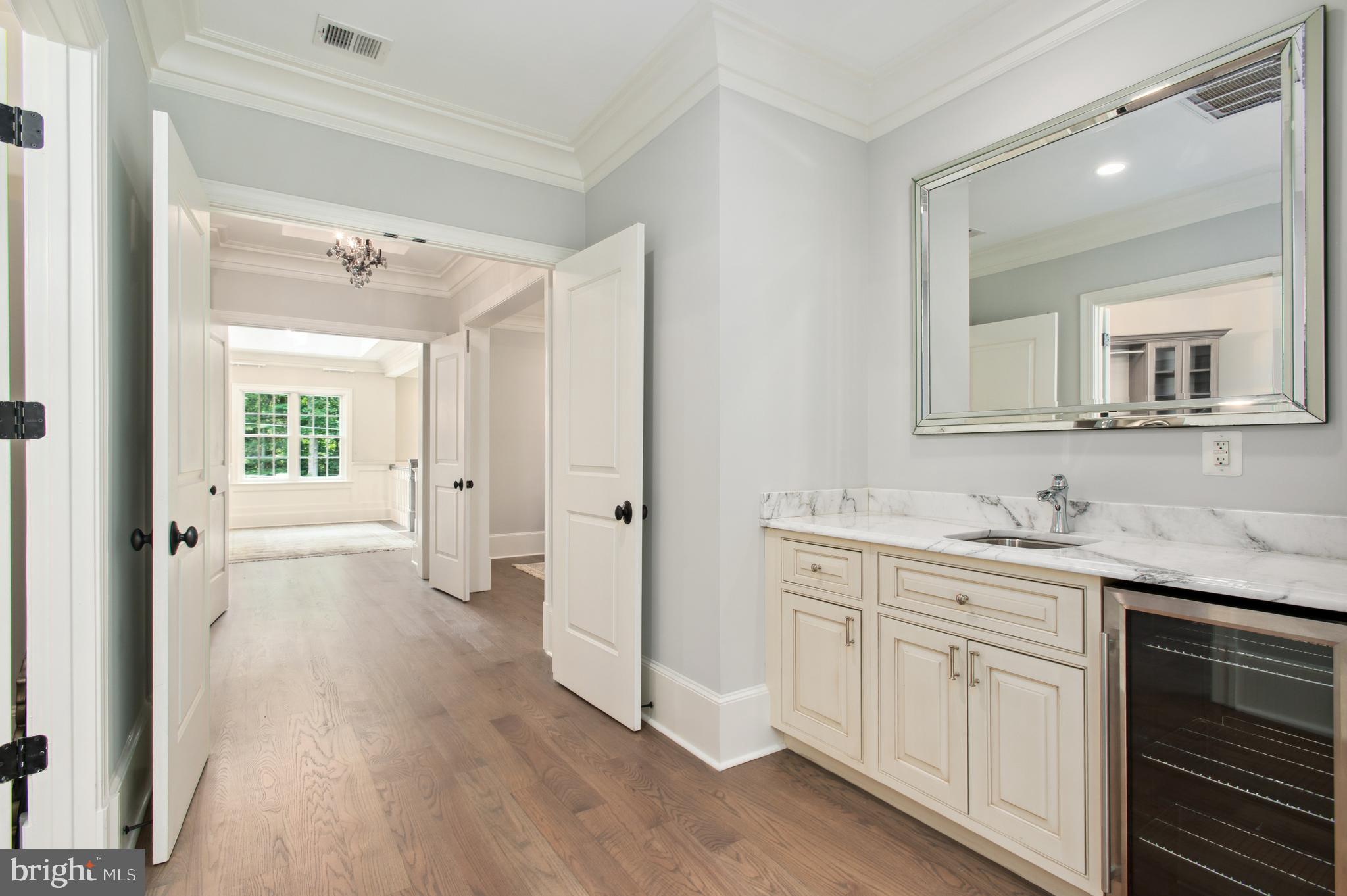 6804 Benjamin Street McLean, VA 22101 - Photo 49 of 76 PRIMARY BEDROOM SUITE COFFEE BREAKFAST BAR