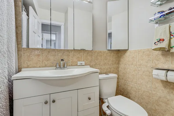 $219,900 | 4209 Kolze Avenue, Unit 2S, Schiller Park, IL 60176