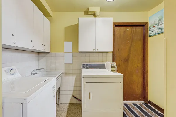 $219,900 | 4209 Kolze Avenue, Unit 2S, Schiller Park, IL 60176