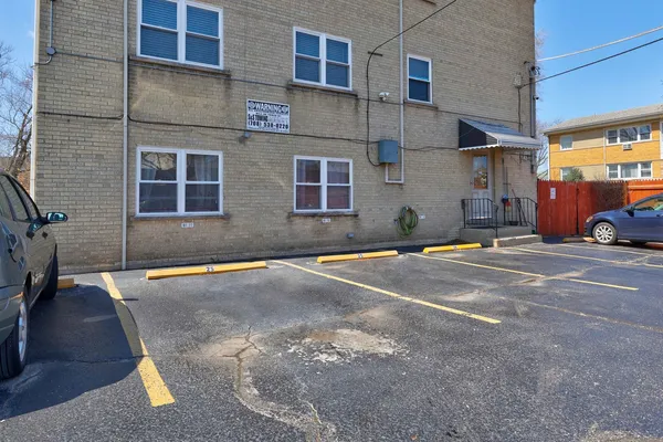 $219,900 | 4209 Kolze Avenue, Unit 2S, Schiller Park, IL 60176