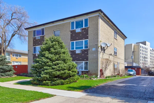 $219,900 | 4209 Kolze Avenue, Unit 2S, Schiller Park, IL 60176