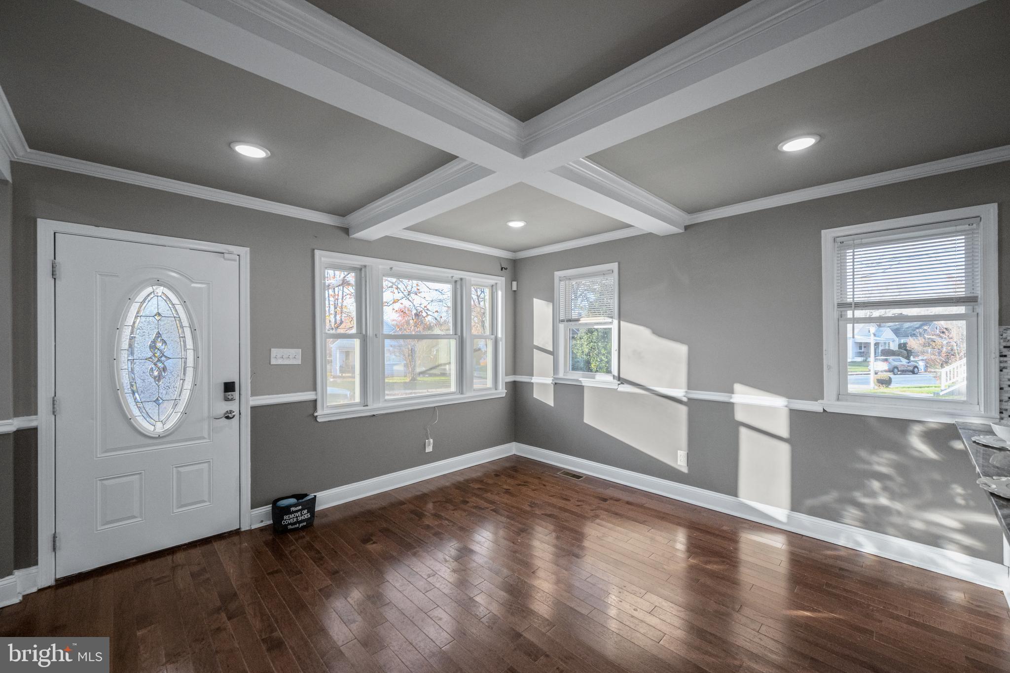 6303 Moyer Avenue Baltimore, MD 21206 - Photo 7 of 52 Dining/Living Room