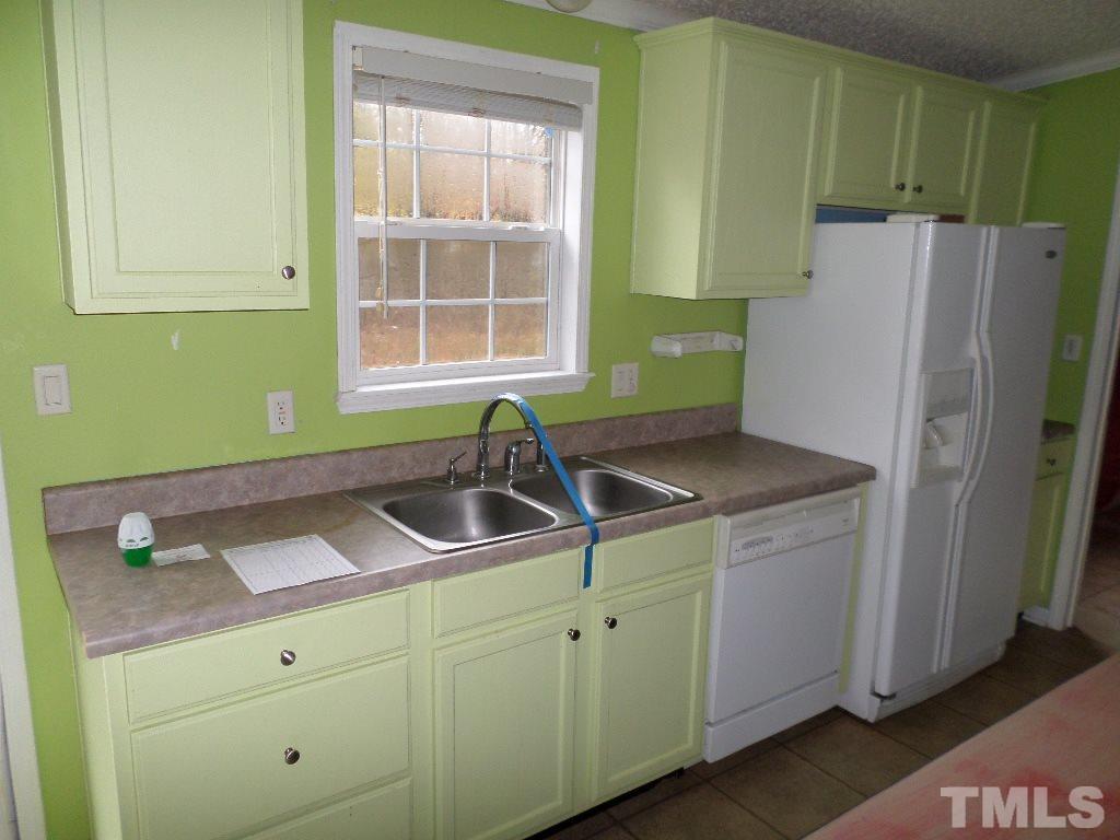 2198 Meadow Ridge Road Burlington, NC 27217 - Photo 8 of 24 Gallery Image 8