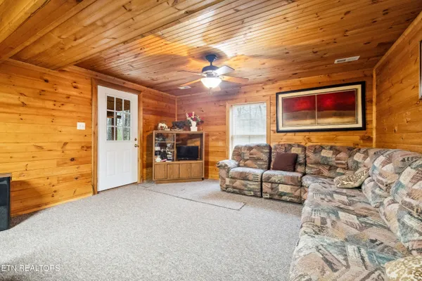 $434,900 | 930 Wilderness Trail, Oneida, TN 37841