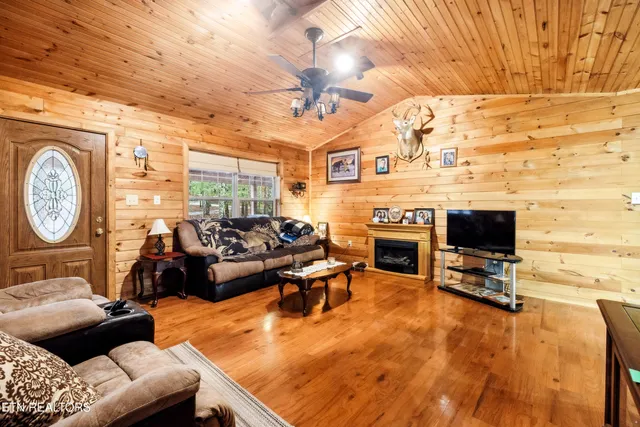 $434,900 | 930 Wilderness Trail, Oneida, TN 37841