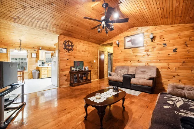 $434,900 | 930 Wilderness Trail, Oneida, TN 37841