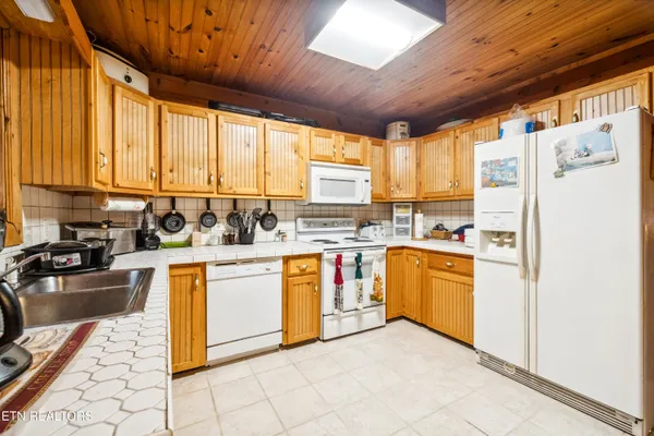 $434,900 | 930 Wilderness Trail, Oneida, TN 37841