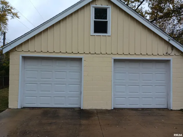 $1,250 | 1914 West Richwoods Boulevard, Peoria, IL 61604