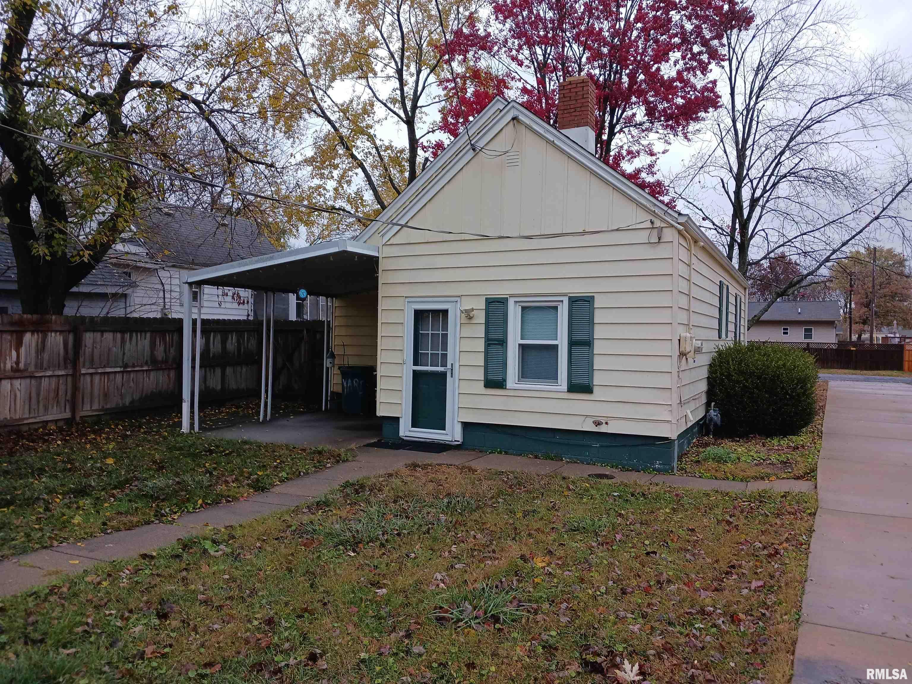 1914 West Richwoods Boulevard Peoria, IL 61604 - Photo 2 of 11