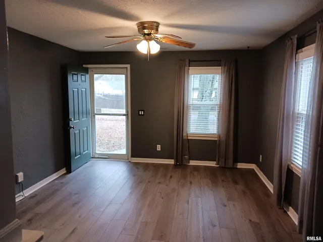 $1,250 | 1914 West Richwoods Boulevard, Peoria, IL 61604