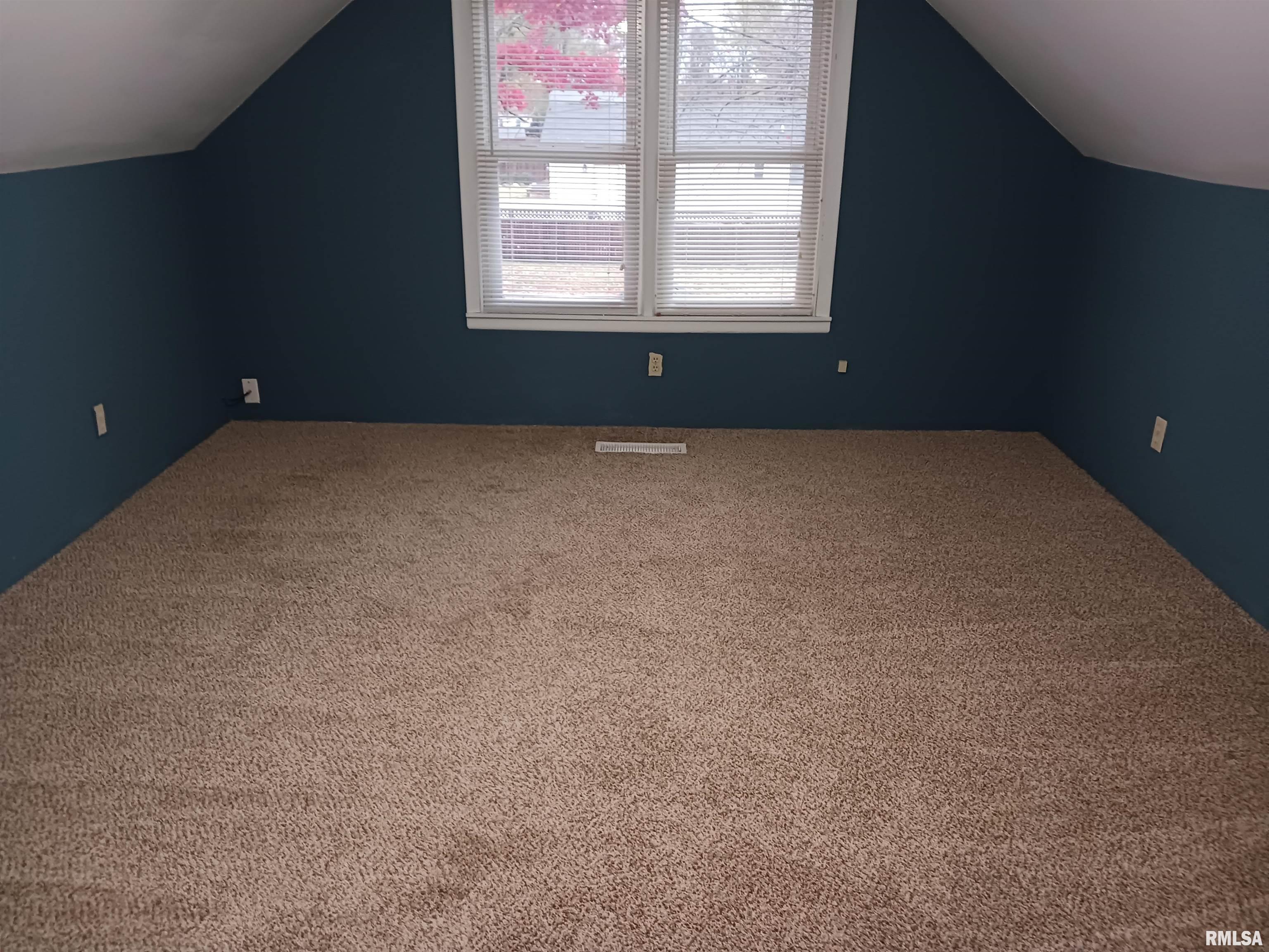 1914 West Richwoods Boulevard Peoria, IL 61604 - Photo 6 of 11